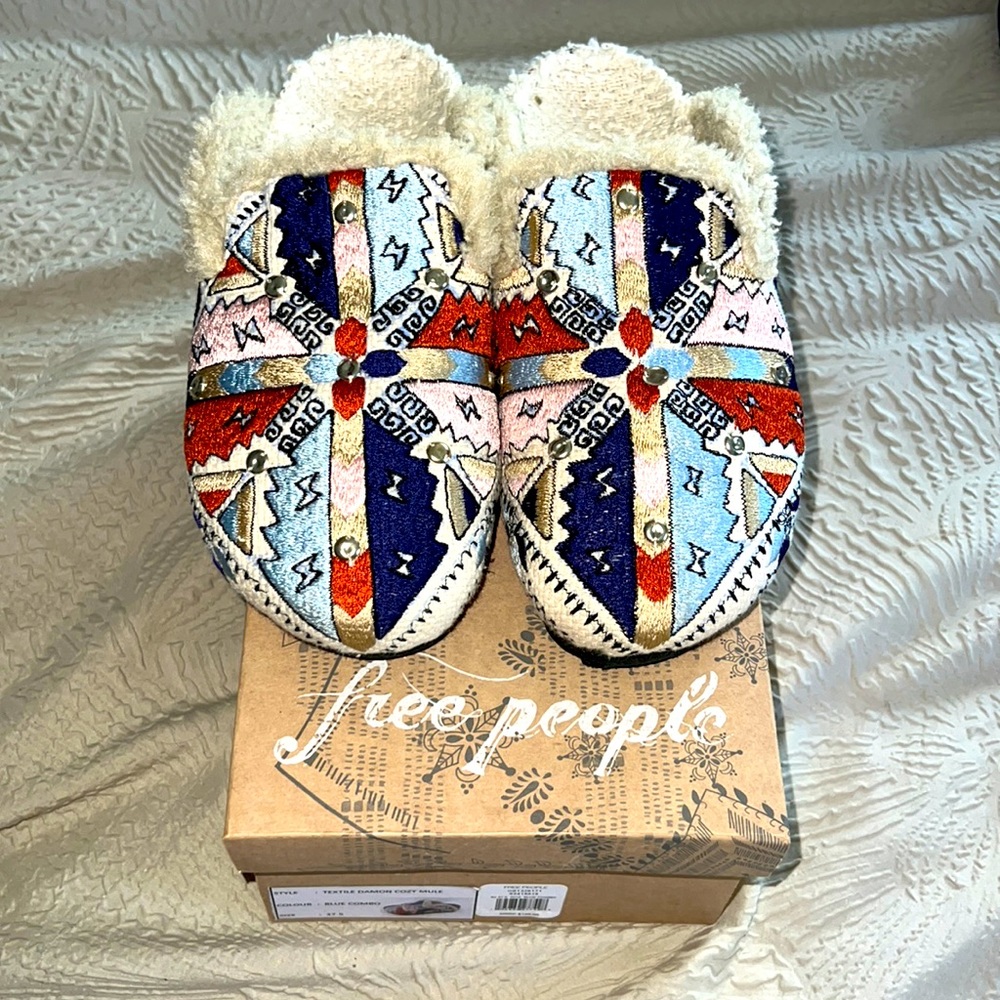 NEW FREE PEOPLE COZY MULE BLUE COMBO WORN TWO TIMES ONLY IN PERFECT CONDITION
